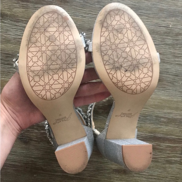 Size 9 Jewel Badgley Mischka Shoes Silver - Picture 2 of 2